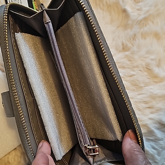 NWT Badgley Mischa Long Wallet W/ Phone   Pocket & Wristlet - Picture 7 of 13